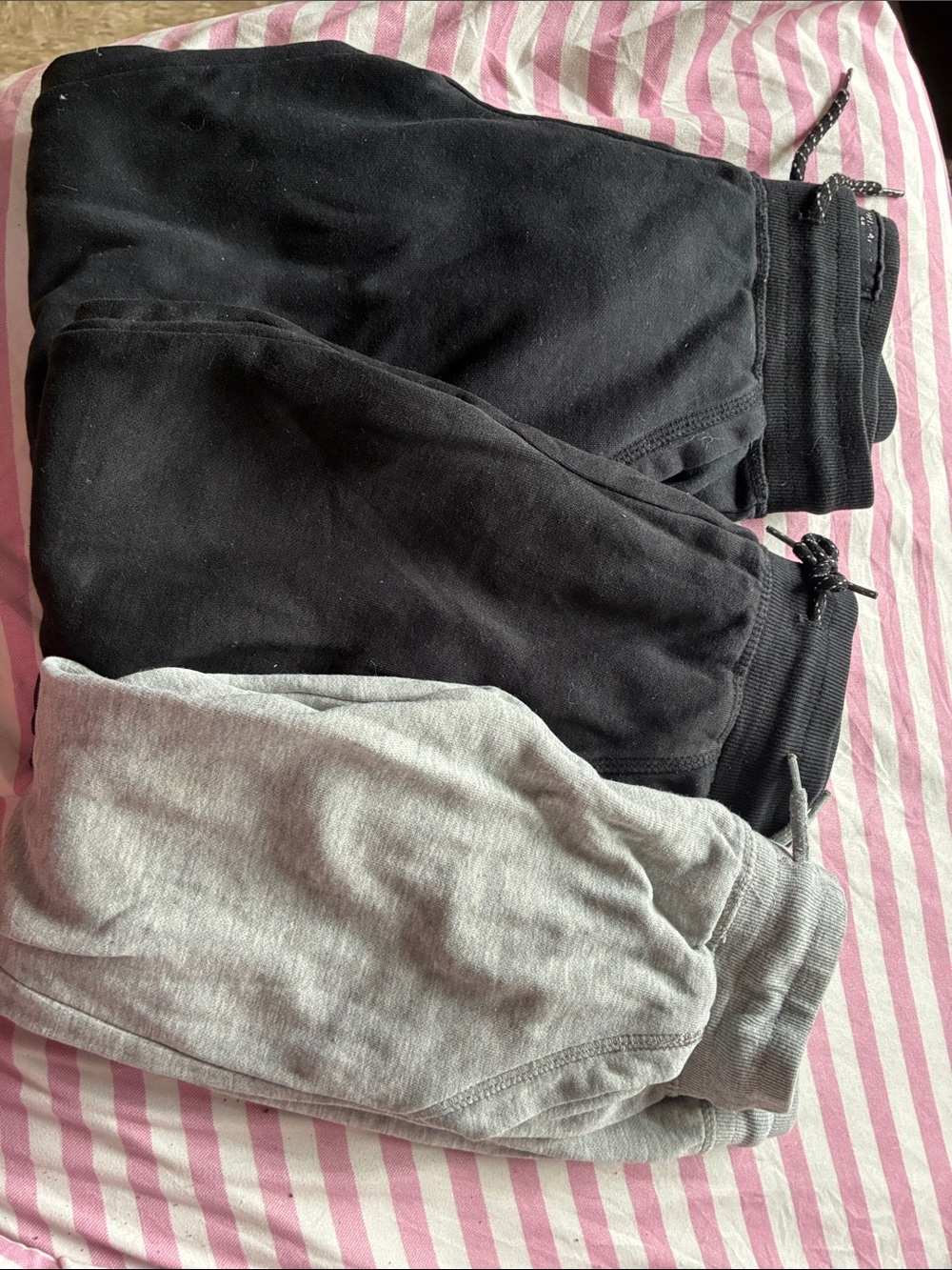 Kids Black and Gray Jogger Sweatpants - Soft Casual Bottoms 5-6 years